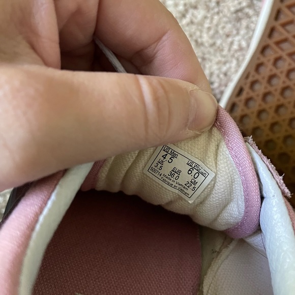 Vans - Picture 6 of 7